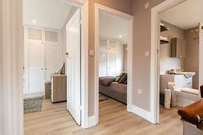 Buckingham House Modern Coastal 3BR Stay