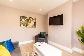 Buckingham House Modern Coastal 3BR Stay