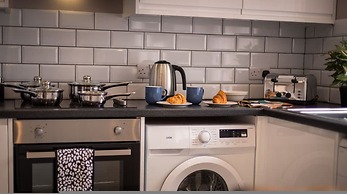 Buckingham House Modern Coastal 3BR Stay