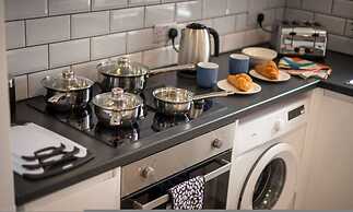 Buckingham House Modern Coastal 3BR Stay