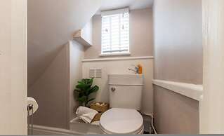 Buckingham House Modern Coastal 3BR Stay