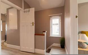 Buckingham House Modern Coastal 3BR Stay