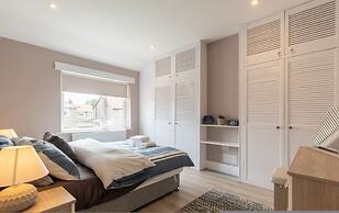Buckingham House Modern Coastal 3BR Stay