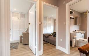 Buckingham House Modern Coastal 3BR Stay