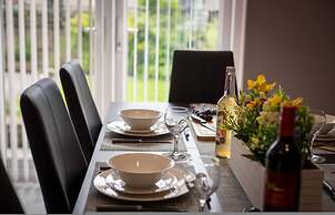 Buckingham House Modern Coastal 3BR Stay
