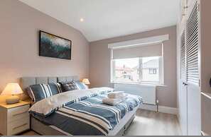 Buckingham House Modern Coastal 3BR Stay