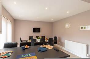 Buckingham House Modern Coastal 3BR Stay