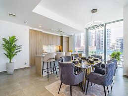Lavish 2BR with Balcony-Full Marina View