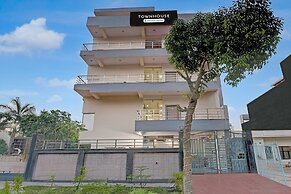 Classic With Balcony Palm Paradise