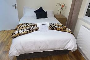 Central 1 Bed Apartment - Sleeps 2 With Wifi