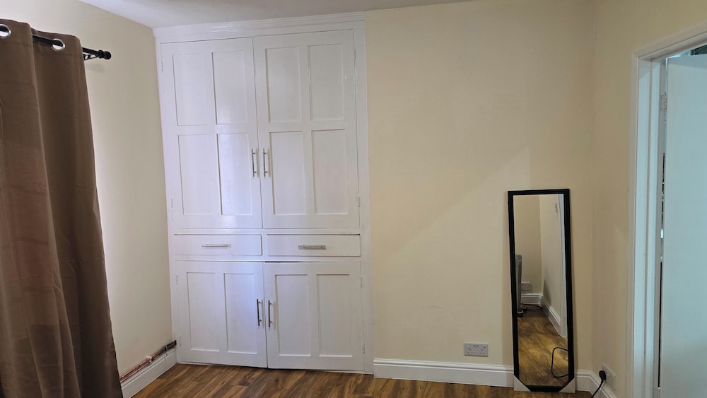 Central 1 Bed Apartment - Sleeps 2 With Wifi