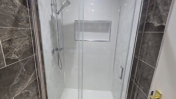 Central 1 Bed Apartment - Sleeps 2 With Wifi