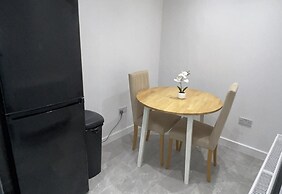 Central 1 Bed Apartment - Sleeps 2 With Wifi