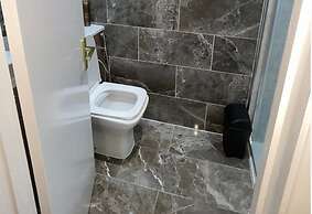 Central 1 Bed Apartment - Sleeps 2 With Wifi