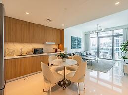 Stylish 1BR with Private Beach Access
