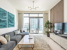 Stylish 1BR with Private Beach Access