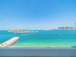 Stylish 1BR with Private Beach Access