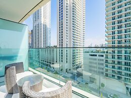 Stylish 1BR with Private Beach Access
