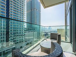 Stylish 1BR with Private Beach Access