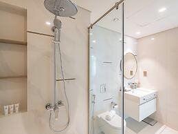 Stylish 1BR with Private Beach Access