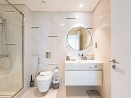 Stylish 1BR with Private Beach Access