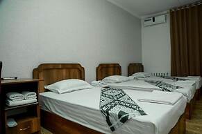 Hotel Mir
