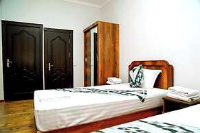 Hotel Mir