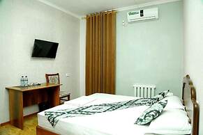 Hotel Mir