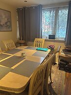 Cosy Family Home With Full Amenities