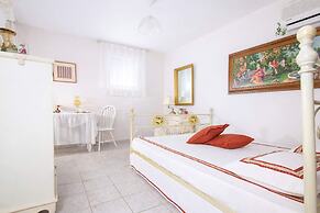Rococo Style - Romantic Seaside Stay Near Volos