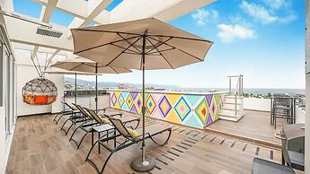 Torre Ku Rooftop Pool with Ocean Views