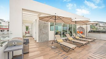 Torre Ku Rooftop Pool with Ocean Views