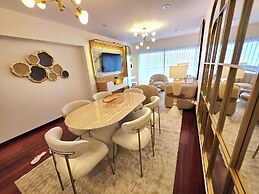 Miraflores Luxury Skytop Oceanview Apart