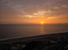 Miraflores Luxury Skytop Oceanview Apart