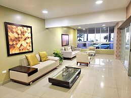 Miraflores Luxury Skytop Oceanview Apart