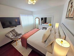 Miraflores Luxury Skytop Oceanview Apart