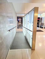 Miraflores Luxury Skytop Oceanview Apart