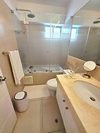 Miraflores Luxury Skytop Oceanview Apart