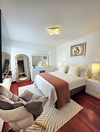 Miraflores Luxury Skytop Oceanview Apart