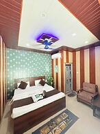 Hotel Saksham Palace
