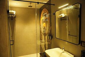 Aura Suites