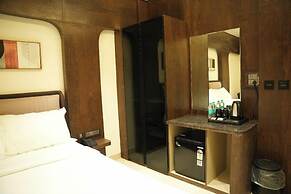 Aura Suites