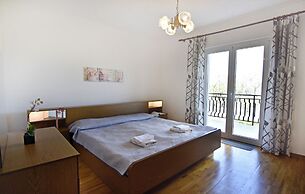 Spacious Flat With Terrace in Umag