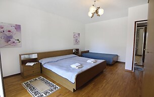 Spacious Flat With Terrace in Umag