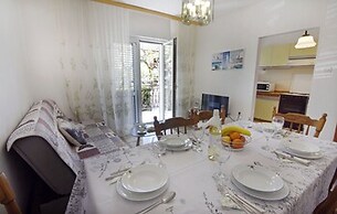 Spacious Flat With Terrace in Umag