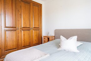 Spacious 4BR Townhouse - Rooftop Terrace