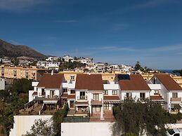 Spacious 4BR Townhouse - Rooftop Terrace