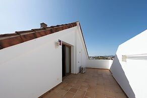 Spacious 4BR Townhouse - Rooftop Terrace