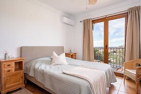 Spacious 4BR Townhouse - Rooftop Terrace