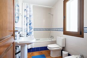 Spacious 4BR Townhouse - Rooftop Terrace